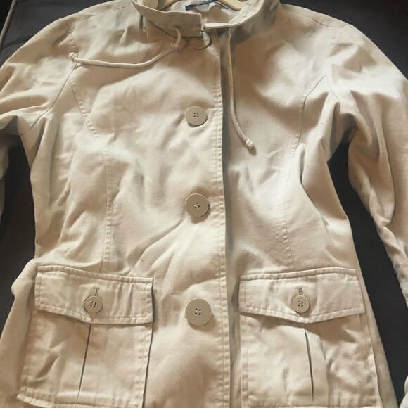 Chadwicks lightweight jacket in Tan. - Picture 4 of 5